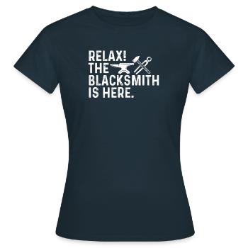 Chemise forgeron Métallurgiste Enclume Cutler - T-shirt Femme - marine - Devant - AI Model Female 172 dark (172cm)