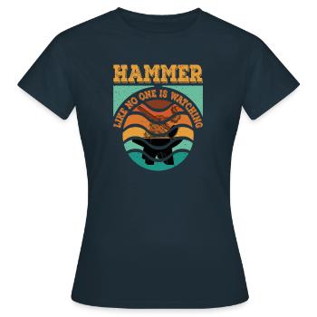 Forgeron Chemise Métallurgiste Enclume Couteau - T-shirt Femme - marine - Devant - AI Model Female 172 dark (172cm)