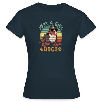 Pitbull Femme Chien de Combat Chien Chères Filles - T-shirt Femme - marine - Devant - AI Model Female 172 dark (172cm)