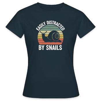 Escargot Coquille d’escargot Chers amis cadeau - T-shirt Femme - marine - Devant - AI Model Female 172 dark (172cm)