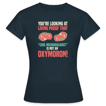 Profession de microbiologiste - T-shirt Femme - marine - Devant - AI Model Female 172 dark (172cm)