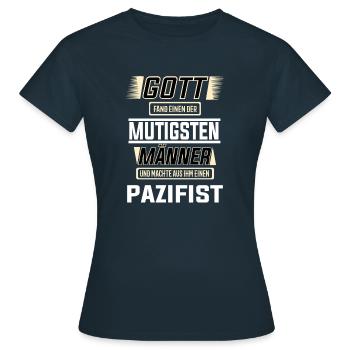 Pazifist, einer der mutigsten Männer der Welt - Frauen T-Shirt - Navy - Vorne - AI Model Female 172 dark (172cm)