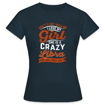 Flirt niet met mij, la. Koppel koppels grappige liefde - Vrouwen T-shirt - navy - Voor - AI Model Female 172 dark (172cm)