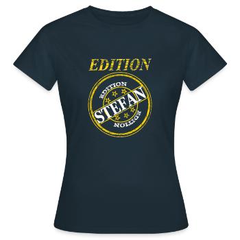 Je m’appelle Stefan I’m Stefan édition limitée - T-shirt Femme - marine - Devant - AI Model Female 172 dark (172cm)