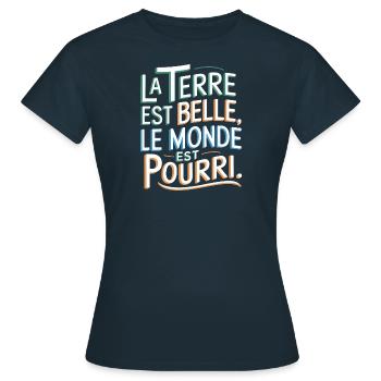 La Terre est belle, le monde est pourri - T-shirt Femme - marine - Devant - AI Model Female 172 dark (172cm)
