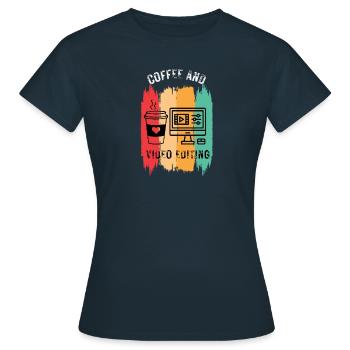 Coffee und Videobearbeitung|Video Cutter - Frauen T-Shirt - Navy - Vorne - AI Model Female 172 dark (172cm)