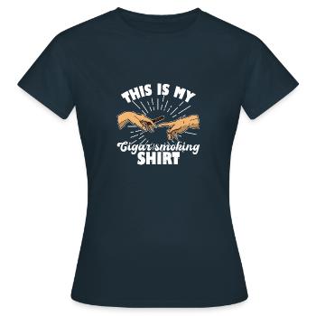 Cigares Fumeurs Fumeurs Amateurs de whisky - T-shirt Femme - marine - Devant - AI Model Female 172 dark (172cm)