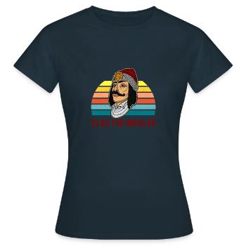 Dracula Vampir Vlad Tepes Rumänien Balkan - Frauen T-Shirt - Navy - Vorne - AI Model Female 172 dark (172cm)