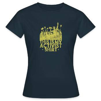 activiste - T-shirt Femme - marine - Devant - AI Model Female 172 dark (172cm)