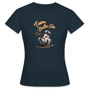 Équipe Mer Baltique Drôle Mouette avec Ancre Mer Baltique - T-shirt Femme - marine - Devant - AI Model Female 172 dark (172cm)