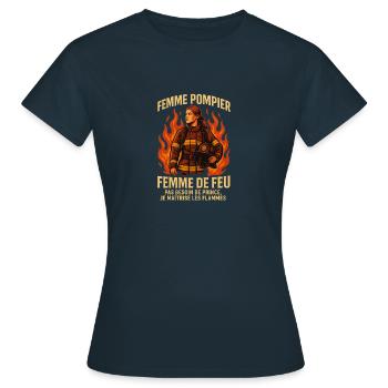 Femme pompier de feu – Courage et fierté... - T-shirt Femme - marine - Devant - AI Model Female 172 dark (172cm)