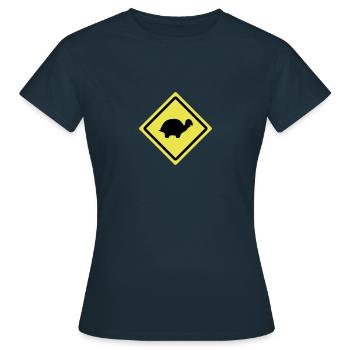 turtle roadsign - T-shirt Femme - marine - Devant - AI Model Female 172 dark (172cm)