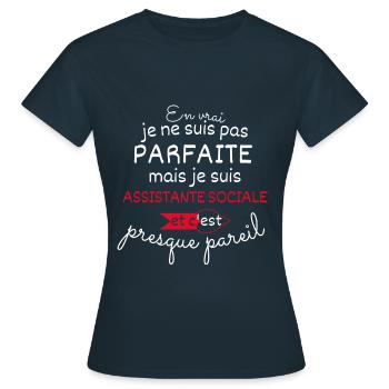 Pas parfaite mais Assistante sociale - T-shirt Femme - marine - Devant - AI Model Female 172 dark (172cm)