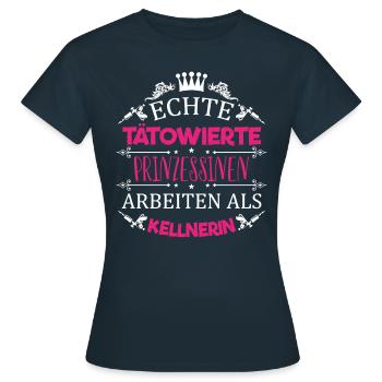 Tätowierte Prinzessin arbeitet als Kellnerin / Fun - Frauen T-Shirt - Navy - Vorne - AI Model Female 172 dark (172cm)