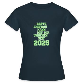 Mariage 2025 - T-shirt Femme - marine - Devant - AI Model Female 172 dark (172cm)