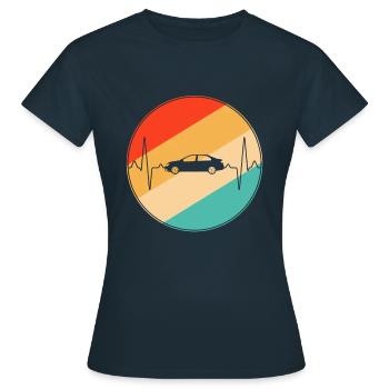 Voiture Retro Heartbeat - T-shirt Femme - marine - Devant - AI Model Female 172 dark (172cm)