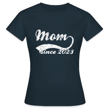 Mom 2023 - Women's T-Shirt - navy - Front - AI Model Female 172 dark (172cm)