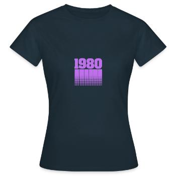 1980 1980 - T-shirt Femme - marine - Devant - AI Model Female 172 dark (172cm)