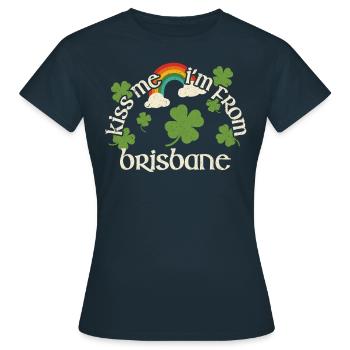Kiss Me - Saint-Patrick Brisbane - T-shirt Femme - marine - Devant - AI Model Female 172 dark (172cm)