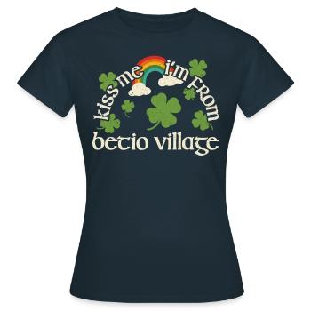 Küss mich - St. Patricks Day Betio Village - Frauen T-Shirt - Navy - Vorne - AI Model Female 172 dark (172cm)