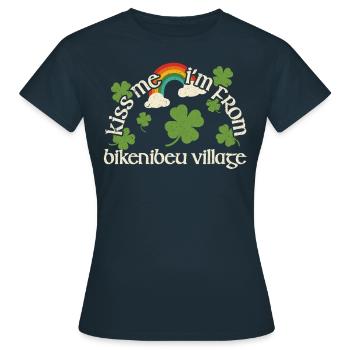 Küss mich - St. Patricks Day Bikenibeu Village - Frauen T-Shirt - Navy - Vorne - AI Model Female 172 dark (172cm)