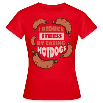 Eating hot dogs reduces stress - Women's T-Shirt - red - Front - AI Model Female 172 dark (172cm)