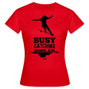Fille Halfpipe Skateboard Femme - T-shirt Femme - rouge - Devant - AI Model Female 172 dark (172cm)