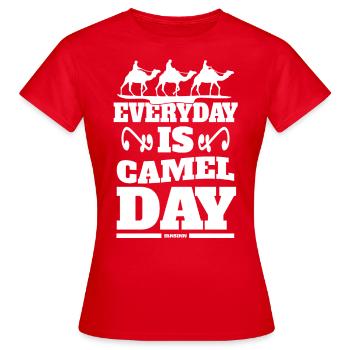 Tous les jours est le jour du chameau - T-shirt Femme - rouge - Devant - AI Model Female 172 dark (172cm)