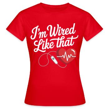 Je suis câblé comme le cœur - T-shirt Femme - rouge - Devant - AI Model Female 172 dark (172cm)