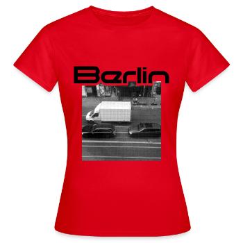 Berlin - T-shirt Femme - rouge - Devant - AI Model Female 172 dark (172cm)