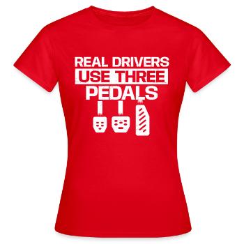 Echte Fahrer verwenden drei Pedale - Manual Car Lover - Frauen T-Shirt - Rot - Vorne - AI Model Female 172 dark (172cm)