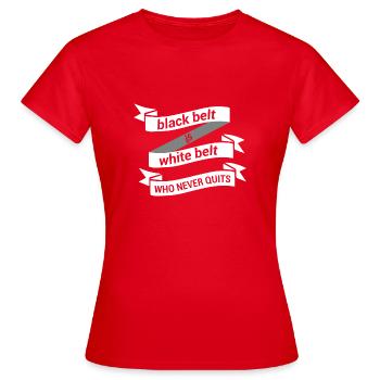 Ceinture noire et ceinture blanche - T-shirt Femme - rouge - Devant - AI Model Female 172 dark (172cm)