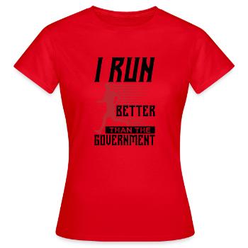 JE COURS MIEUX QUE LE GOUVERNEMENT - T-shirt Femme - rouge - Devant - AI Model Female 172 dark (172cm)