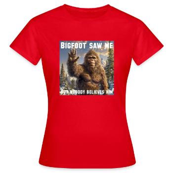 Bigfoot saw me, but nobody believes him - Women's T-Shirt - red - Front - AI Model Female 172 dark (172cm)