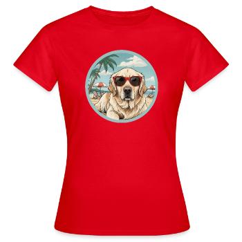 Chien récepteur doré sur la plage avec des lunettes rouges - T-shirt Femme - rouge - Devant - AI Model Female 172 dark (172cm)
