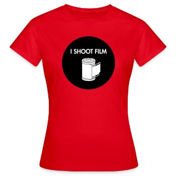 Je tourne du cinéma - T-shirt Femme - rouge - Devant - AI Model Female 172 dark (172cm)