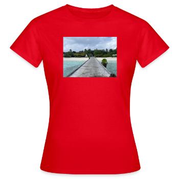 Tropischer Pier am türkis Meer Kudafushi Malediven - Frauen T-Shirt - Rot - Vorne - AI Model Female 172 dark (172cm)