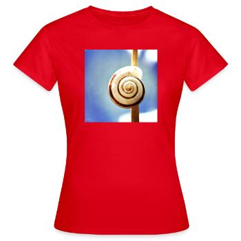 Schneckenhaus - Frauen T-Shirt - Rot - Vorne - AI Model Female 172 dark (172cm)