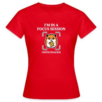 Séance de concentration avec des snacks Humour de hamster - T-shirt Femme - rouge - Devant - AI Model Female 172 dark (172cm)