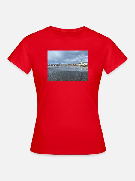 Winterpanorama von Reykjavik - Frauen T-Shirt - Rot