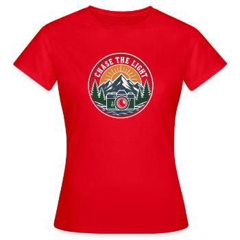 Chase The Light – Vintage Abenteuer Fotografie Bad - Frauen T-Shirt - Rot - Vorne - AI Model Female 172 dark (172cm)