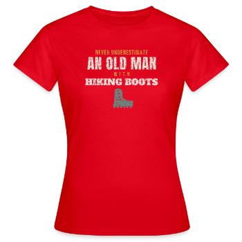 Vieil Homme avec des Bottes de Randonnée - T-shirt Femme - rouge - Devant - AI Model Female 172 dark (172cm)