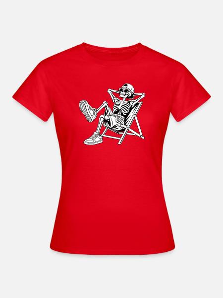 Entspannendes Skelett auf Deckstuhl - Frauen T-Shirt - Rot