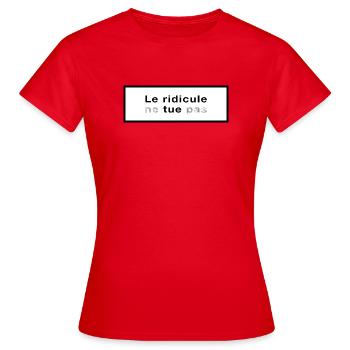 Le ridicule ne tue pas - T-shirt Femme - rouge - Devant - AI Model Female 172 dark (172cm)