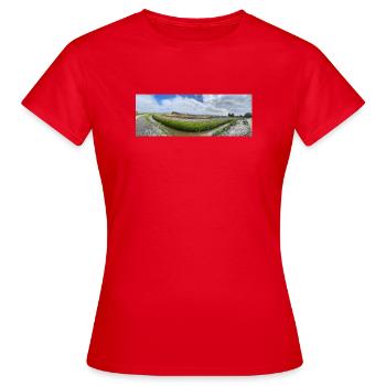 Champ panoramique avec fossé et fleurs - T-shirt Femme - rouge - Devant - AI Model Female 172 dark (172cm)