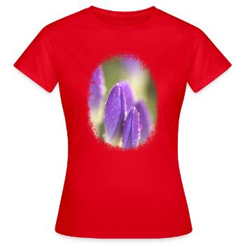 purple crocuses violet flowers floral motif with dew - Women's T-Shirt - red - Front - AI Model Female 172 dark (172cm)
