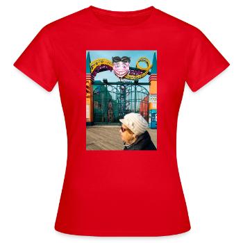 Überraschung Mthfcker - Frauen T-Shirt - Rot - Vorne - AI Model Female 172 dark (172cm)