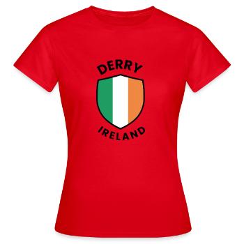 Conception du bouclier d’Irlande de Derry - T-shirt Femme - rouge - Devant - AI Model Female 172 dark (172cm)