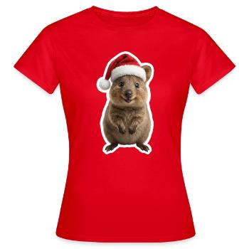 Laechelndes Quokka mit Weihnachtsmuetze - Frauen T-Shirt - Rot - Vorne - AI Model Female 172 dark (172cm)