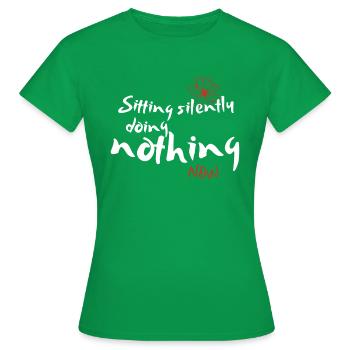 Sitting silently doing nothing – Zen Meditation - Women's T-Shirt - kelly green - Front - AI Model Female 172 dark (172cm)